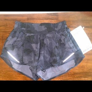 Lululemon Hotty Hot short 2.5”